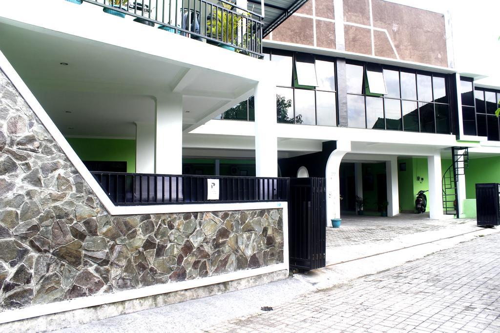 The Greenhouse Hotel Yogyakarta Exterior photo